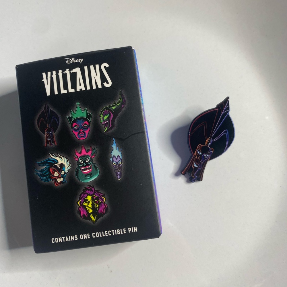 🖤 Disney Villains Dark Portraits Mystery Pin – Jafar (Aladdin) + Box 🐍✨